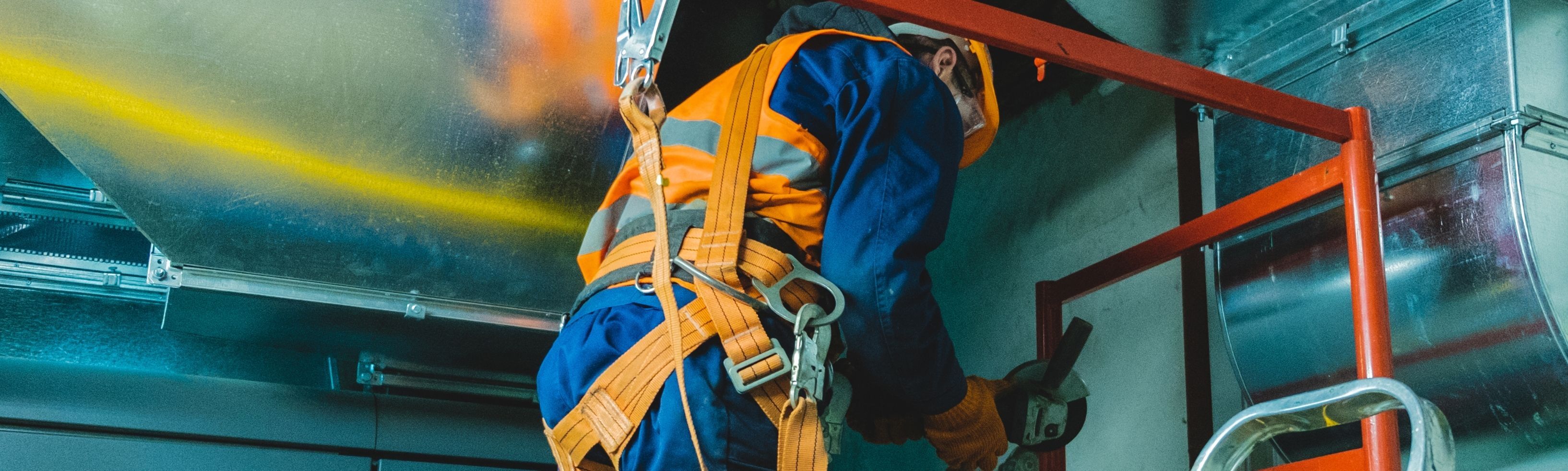 Farklı Sektörlerde Kullanım Alanları ile Bel Destekli Emniyet Kemeri Rehberi 