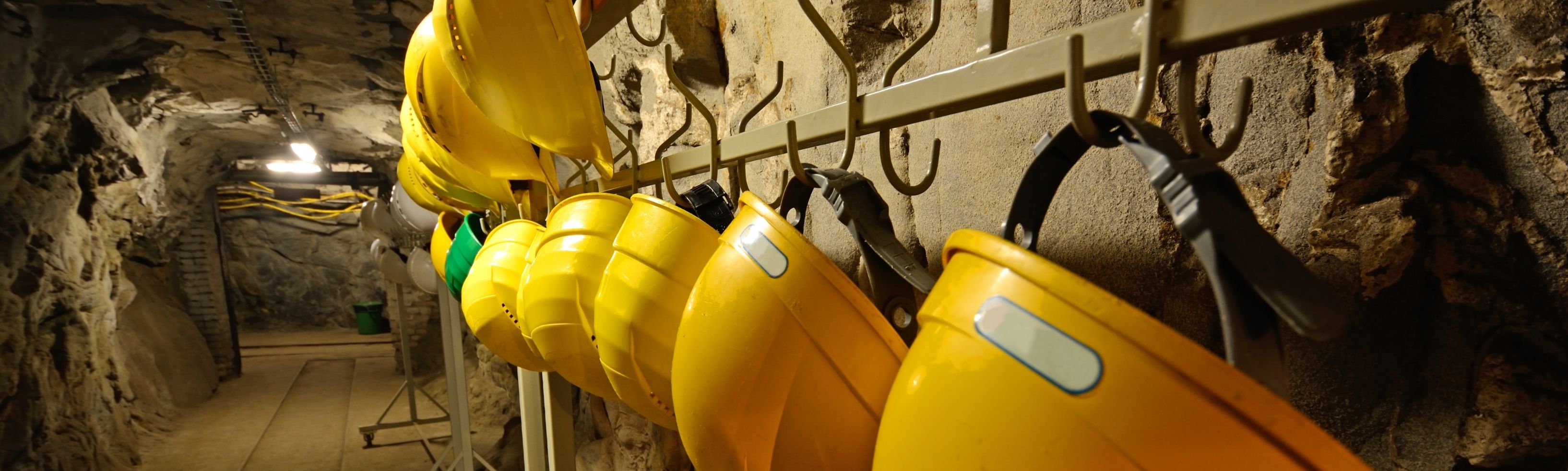 Olmazsa Olmaz İş Güvenliği Ekipmanlarından: Madenci Bareti ve Çeşitleri