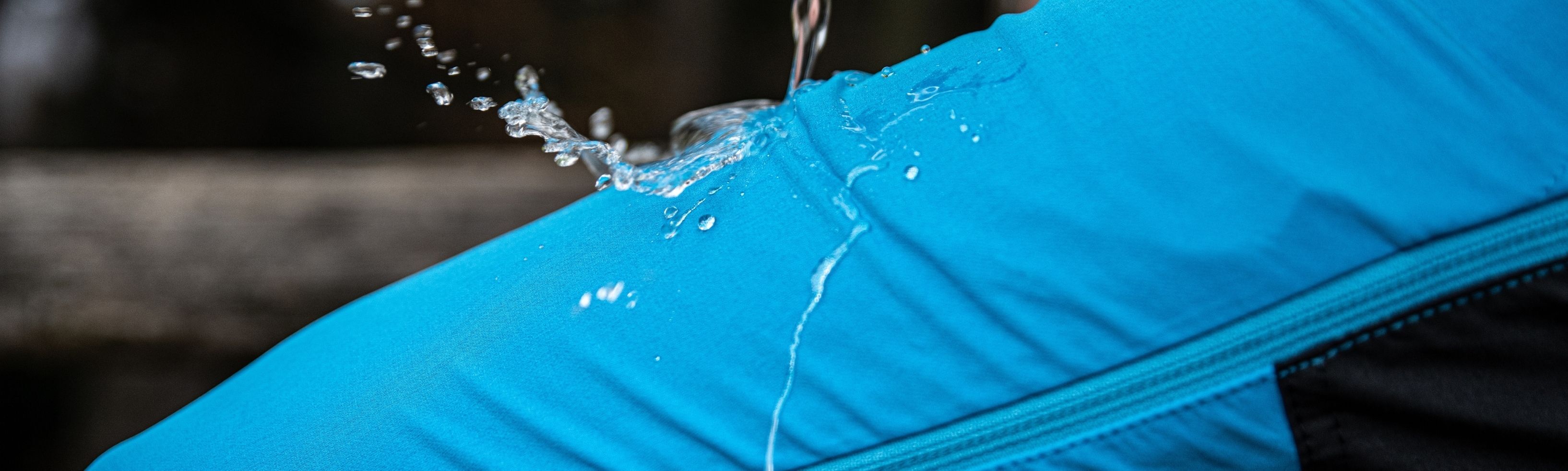 Suya Dayanıklı İş Pantolonları ile Yağışlı Günlerde Korunun