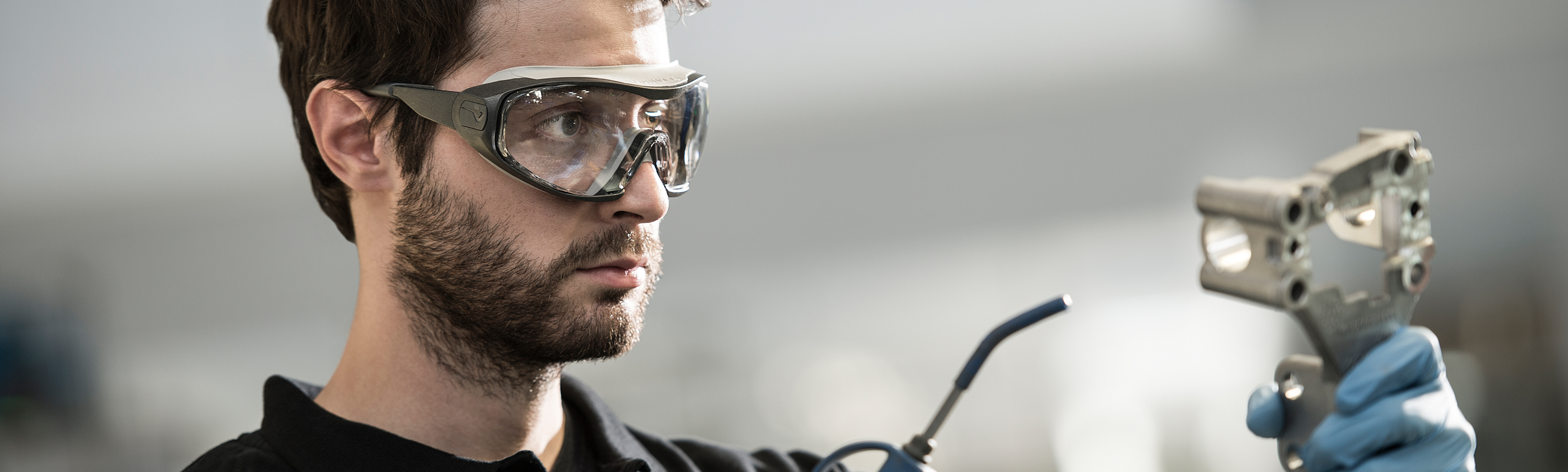 Tam Not Bir İş Güvenliği Sağlamak Adına Koruyucu Gözlük Kullanımı!